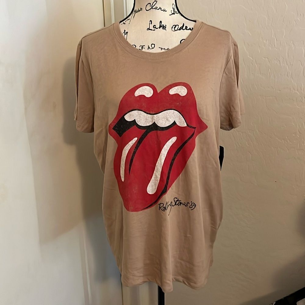 Torrid The Rolling Stones Tan Distressed Lip Graphic Shirt Modern Music Boho - Picture 3 of 10
